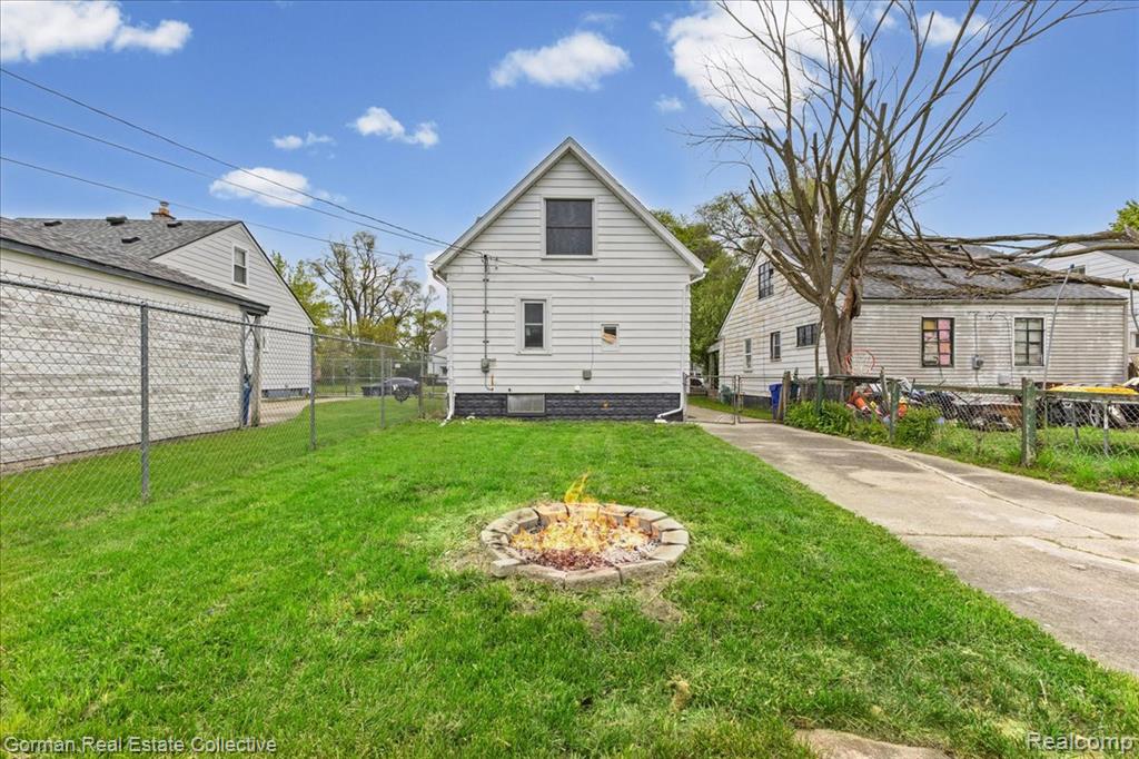 8227 Saint Marys Street, Detroit, MI 48228 — Photo 26