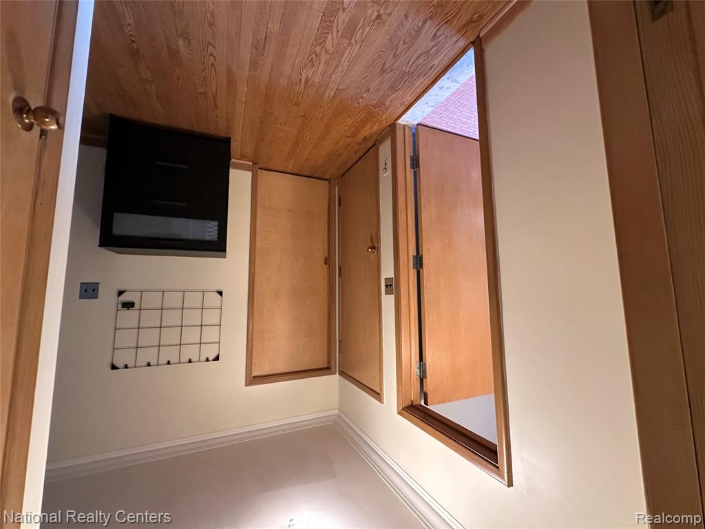 821 Pemberton Road, Grosse Pointe, MI 48230 — Photo 28