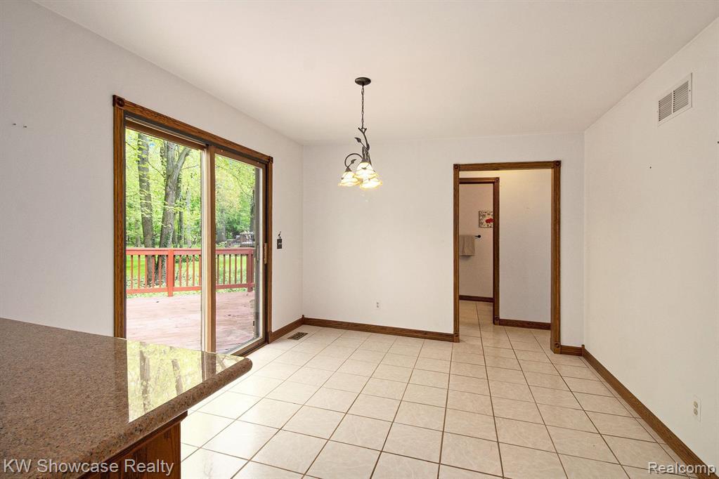 10281 GREENBRIER, Brighton, MI 48114 — Photo 9