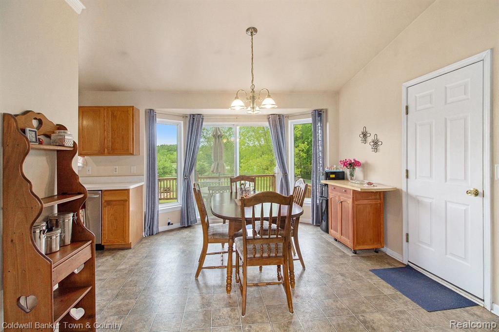 6643 FARM Lane, Fowlerville, MI 48836 — Photo 5