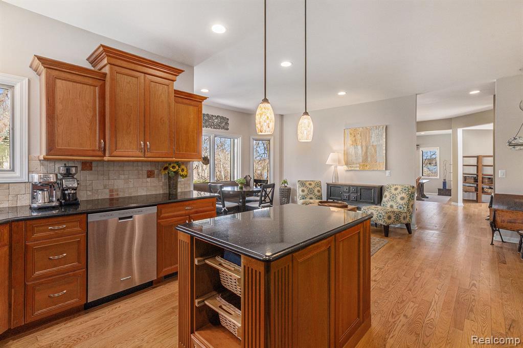 7643 MISTWOOD Drive, White Lake, MI 48383 — Photo 28