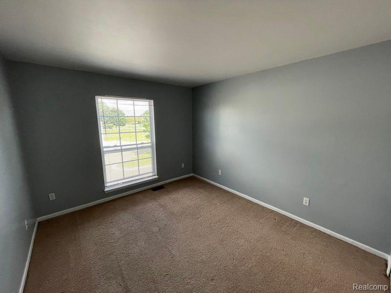 45538 WARWICK Drive, Macomb, MI 48044 — Photo 11