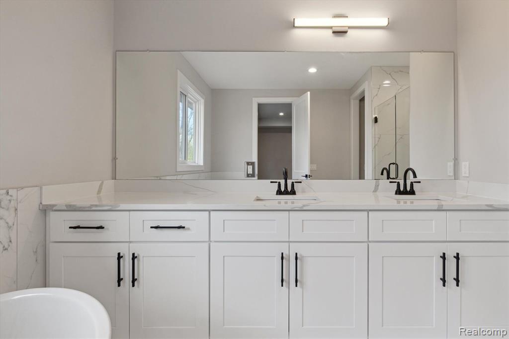 9 ANNANDALE, Leonard, MI 48367 — Photo 44