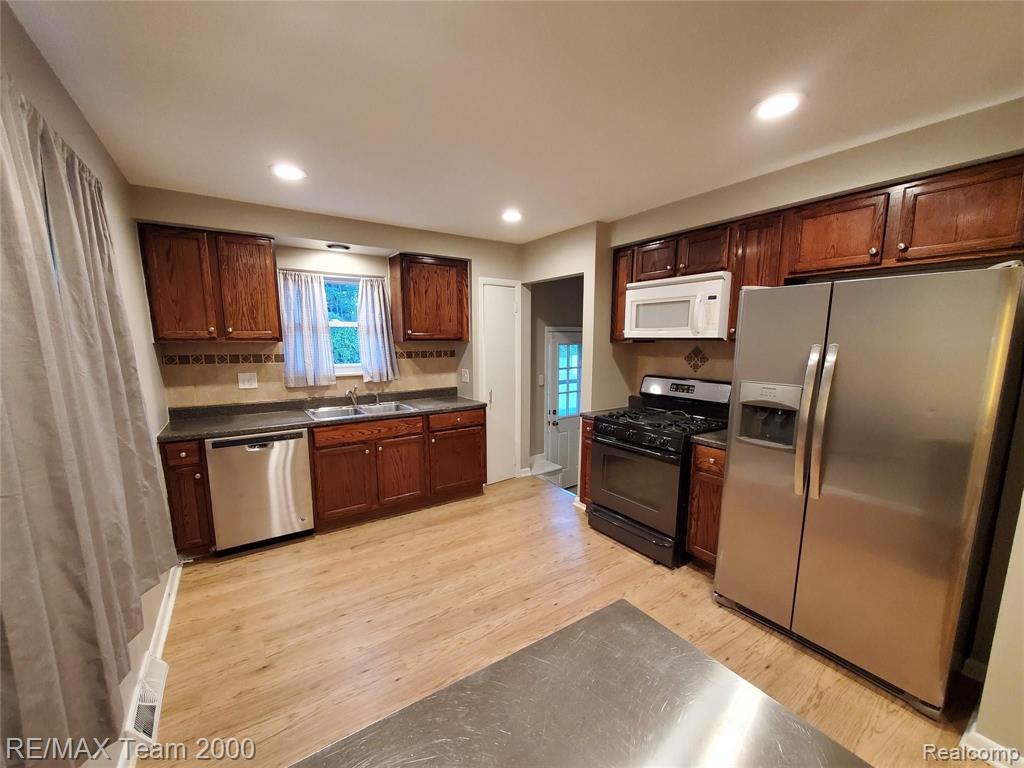 5605 MERRICK Street, Dearborn Heights, MI 48125 — Photo 3