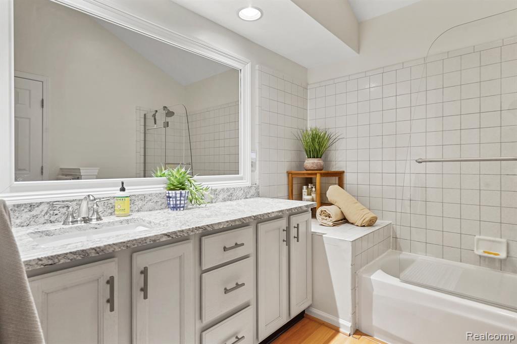 1637 Coburn Drive, Ann Arbor, MI 48108 — Photo 13