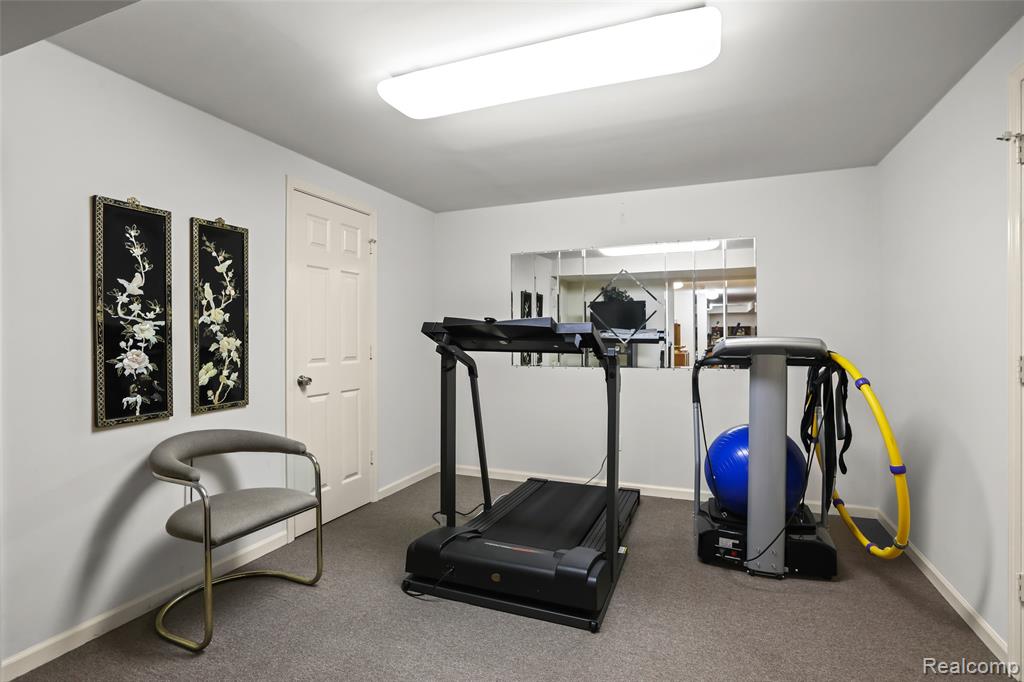 6034 Beachwood Drive, West Bloomfield, MI 48324 — Photo 31
