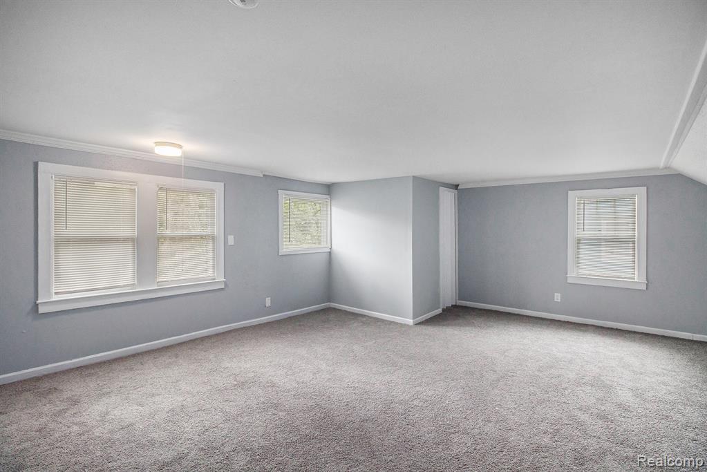 570 E KENNETT Road, Pontiac, MI 48340 — Photo 17