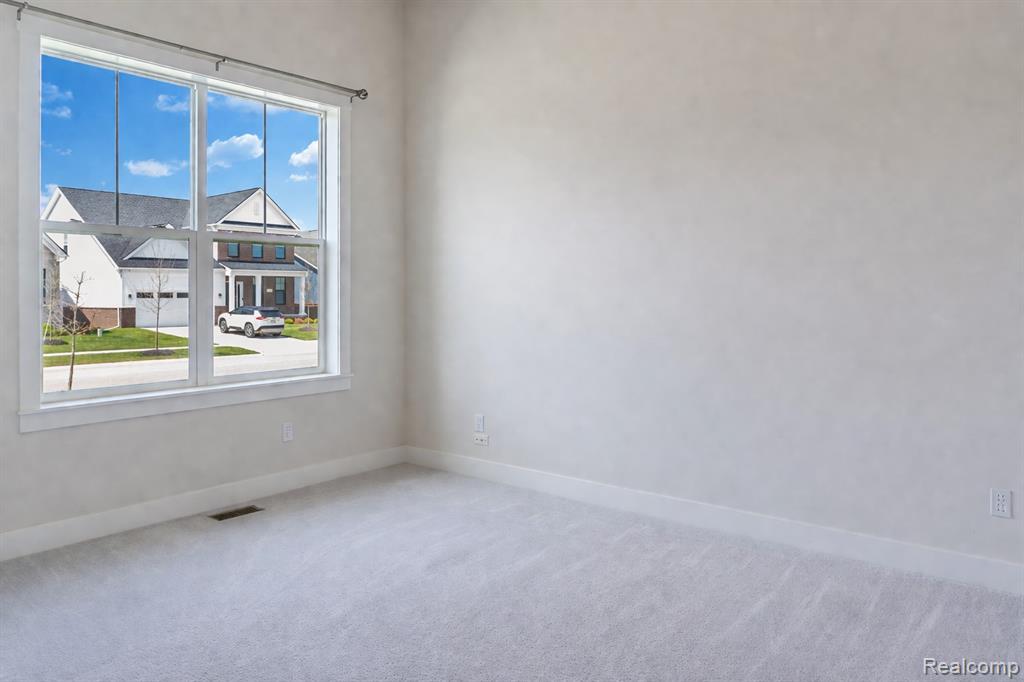 5545 Helmsdale Boulevard, West Bloomfield, MI — Photo 10