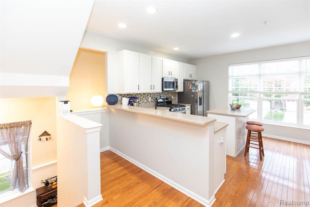 581 CHERRY ORCHARD Road, Canton, MI 48188 — Photo 12