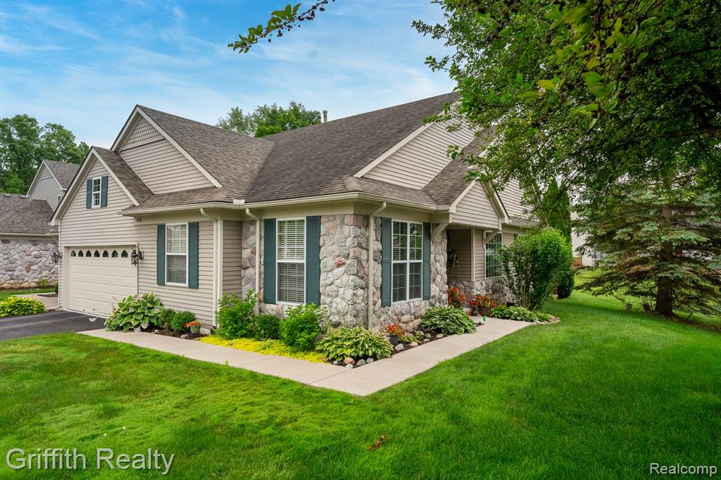 850 CALPERNIA, Wixom, MI 48393 — Photo 2