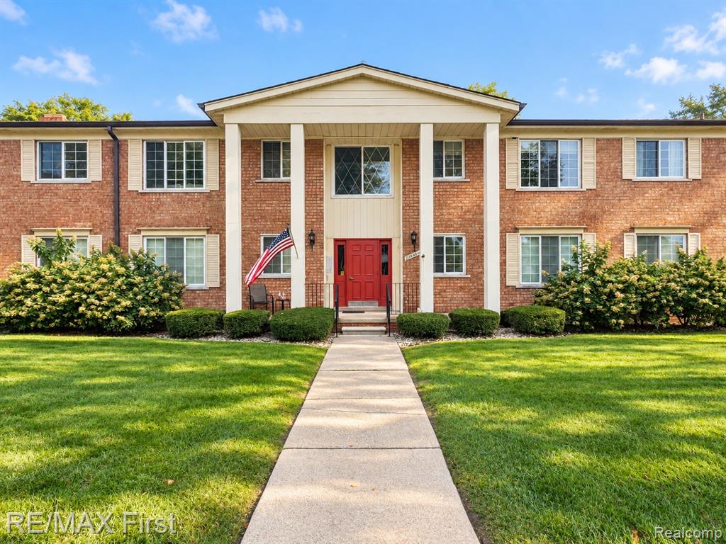 22850 E 9 Mile Road, Saint Clair Shores, MI 48080