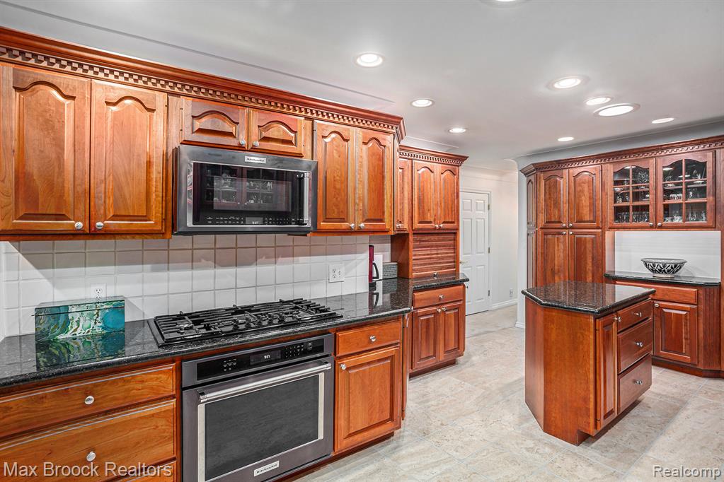 855 N Pemberton Road, Bloomfield Hills, MI 48302 — Photo 7