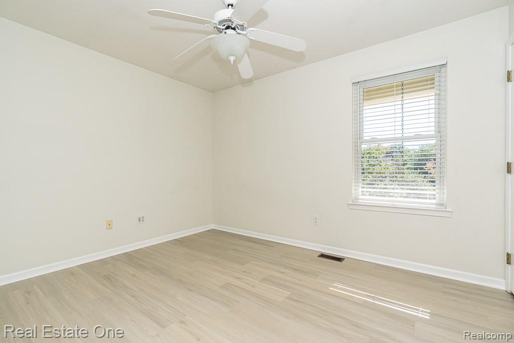 619 Whitney Drive, Rochester Hills, MI 48307 — Photo 33