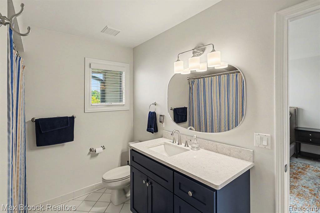 1300 Oak Hollow Drive, Milford, MI 48380 — Photo 27