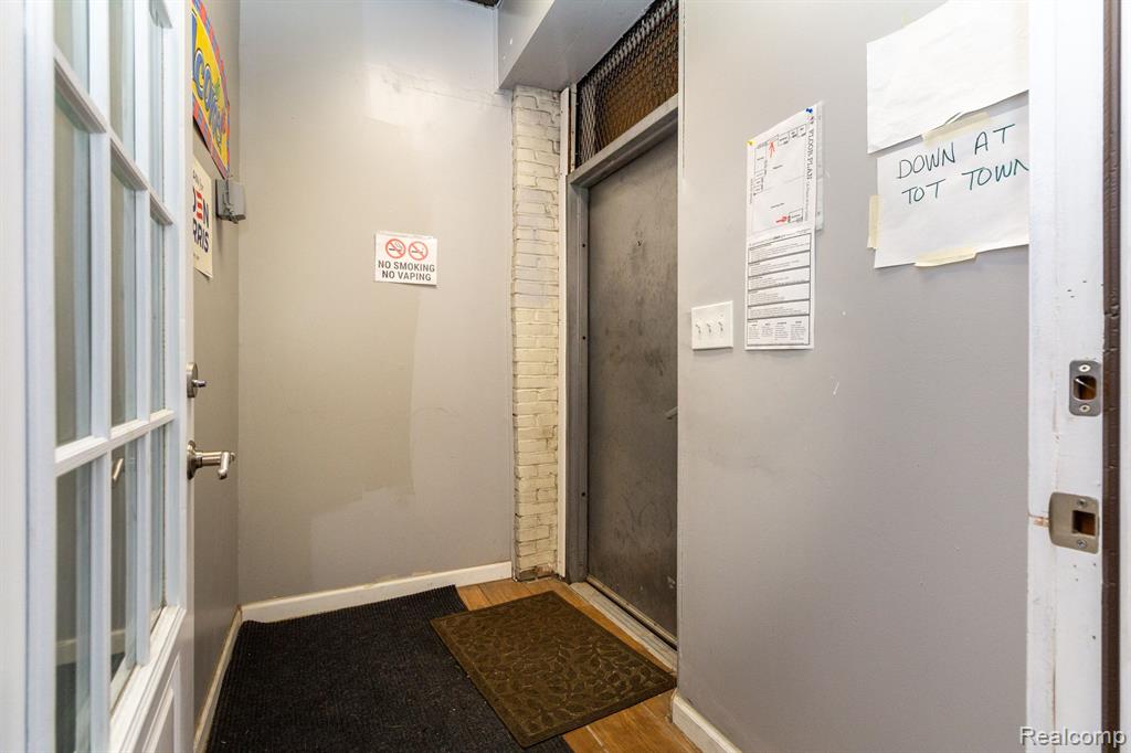 8930-8932 Greenfield Rd, Detroit, MI 48228 — Photo 3