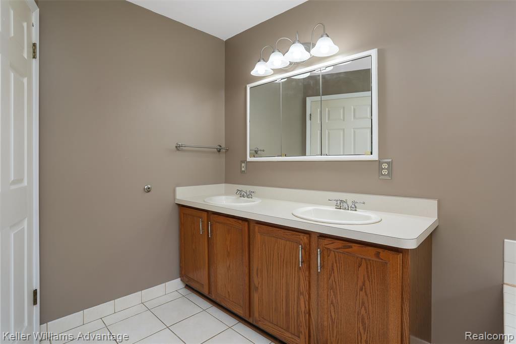 26855 King Road, Romulus, MI 48174 — Photo 17