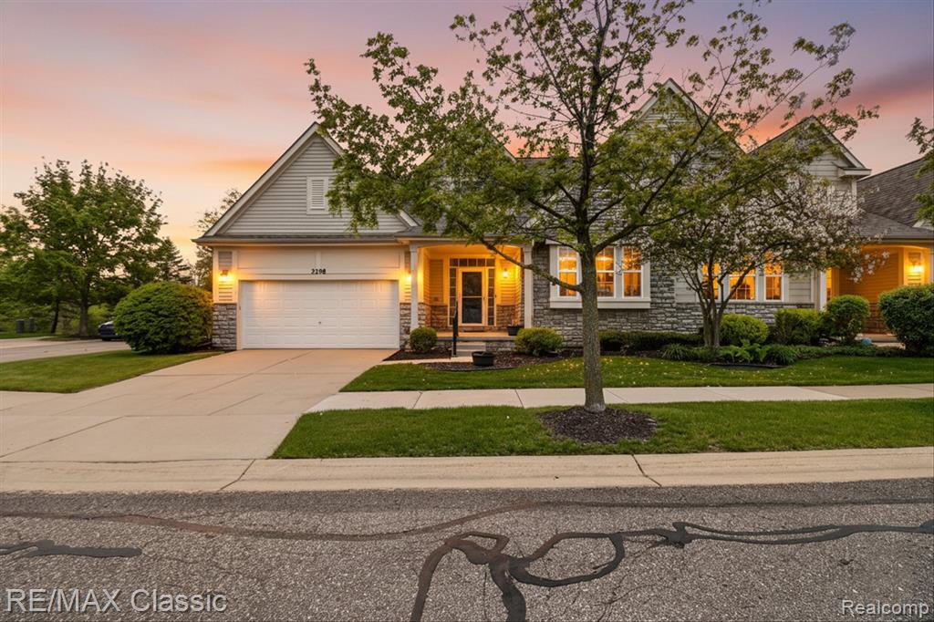 2298 Calibouge, 32, Commerce Twp, MI 48382 — front exterior