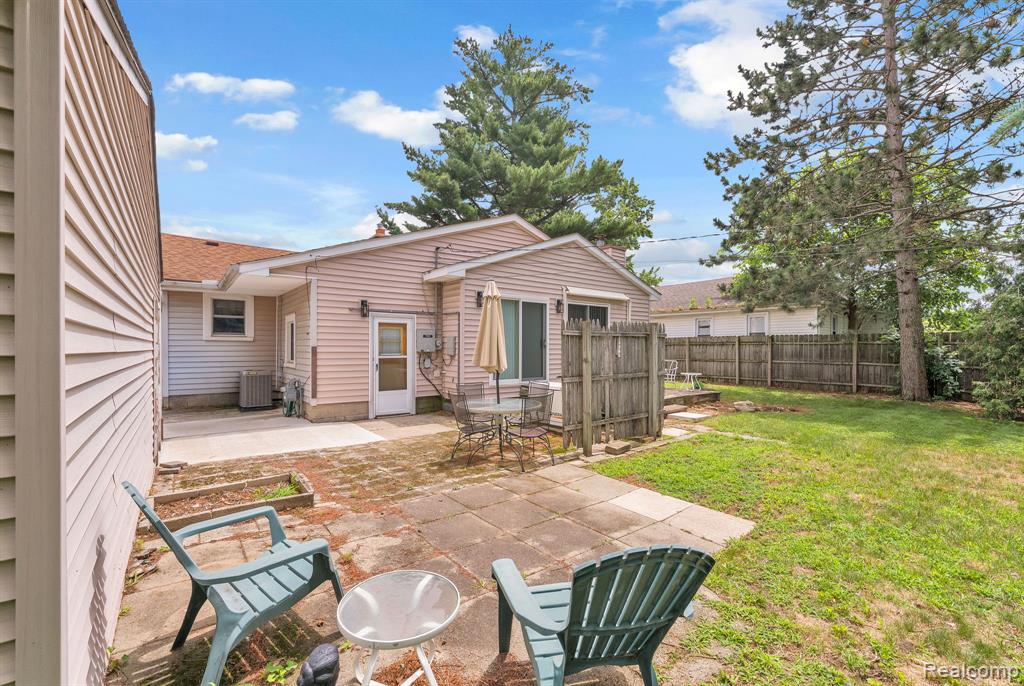 5693 Colonial Street, Dearborn Heights, MI 48127 — Photo 29