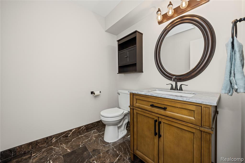 740 Eastbridge Court, Rochester Hills, MI 48307 — Photo 18