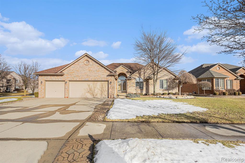50190 MAGDALINA Drive, Macomb, MI 48044 — Photo 2