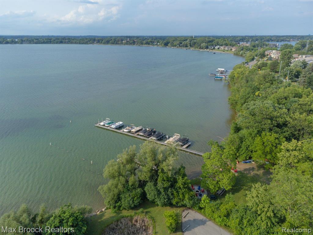 4053 HARBOR VISTA Drive, Orchard Lake Village, MI 48323 — Photo 11
