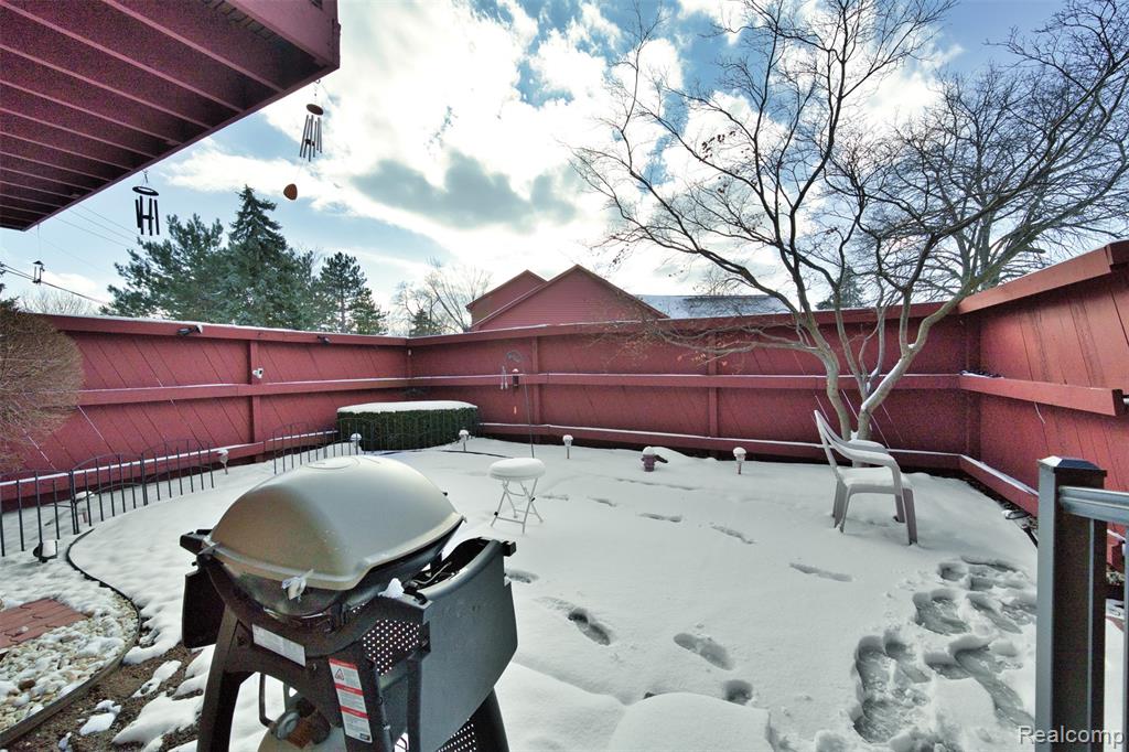 42192 Lochmoor Street, 35, Clinton Twp, MI 48038 — Photo 3