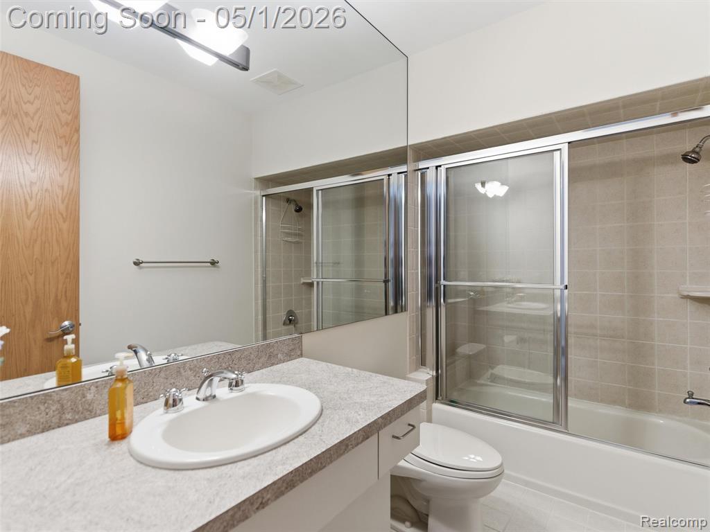 8390 Warwick Groves Court, Grand Blanc, MI 48439 — Photo 63