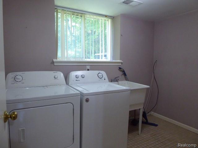520 Springle Drive, Waterford, MI 48327 — Photo 14