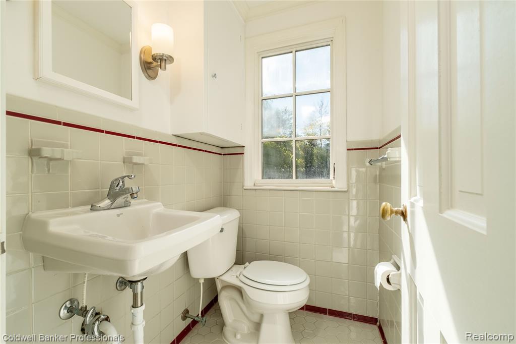 499 Sunningdale Drive, Grosse Pointe Woods, MI 48236 — Photo 32