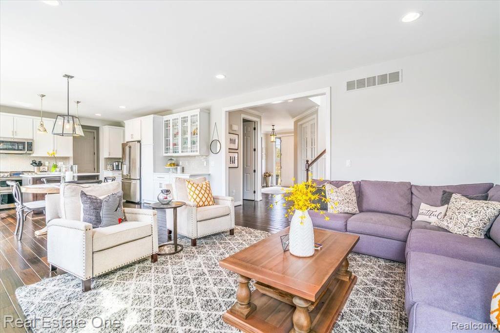 48025 E OXFORD Court, Canton, MI 48187 — Photo 40