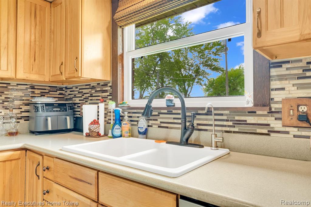 5011 STATE Road, Fort Gratiot, MI 48059 — Photo 18