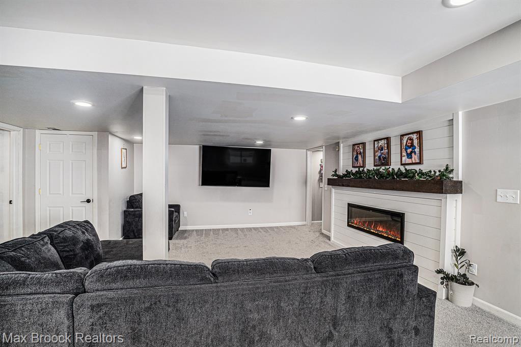 11412 Delmar Drive, Fenton, MI 48430 — Photo 23