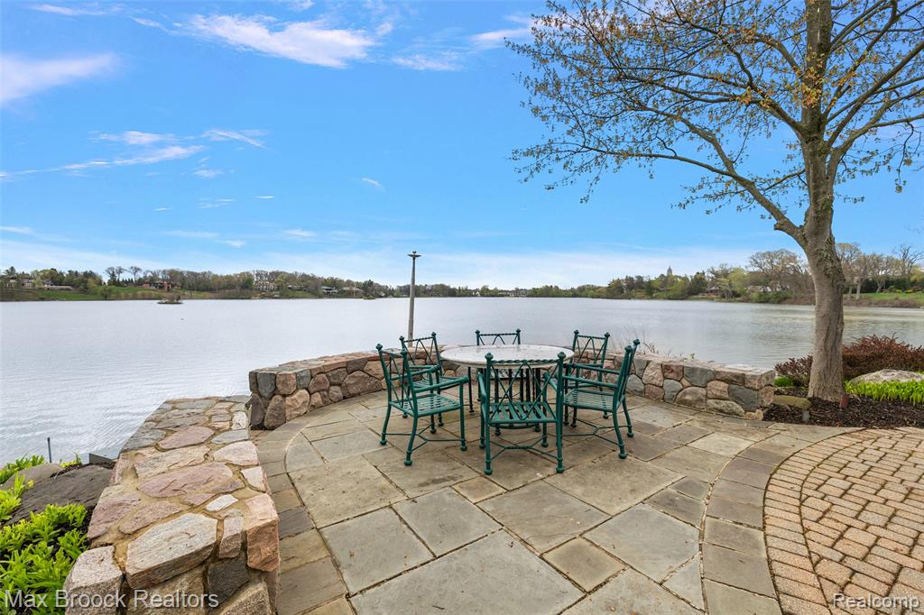 3945 Kirkland Court, Bloomfield Hills, MI 48302 — Photo 36