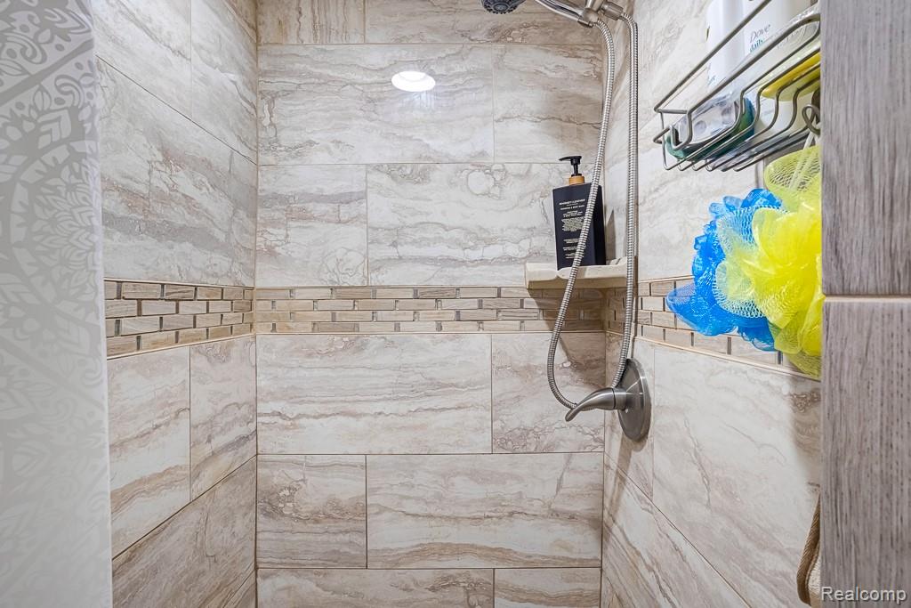 8100 Lochdale Street, Dearborn Heights, MI 48127 — Photo 68