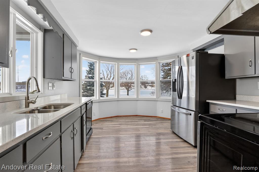 4055 Mitchell Drive, Flint, MI 48506 — Photo 11