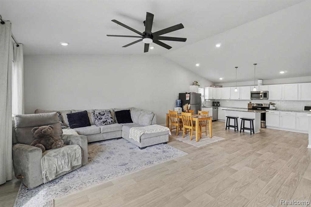 202 Creek Pointe Circle, Durand, MI 48429 — Photo 7