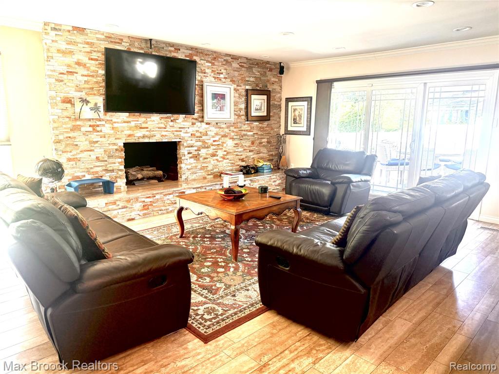4784 S VALLEYVIEW Road, West Bloomfield, MI 48323 — Photo 15