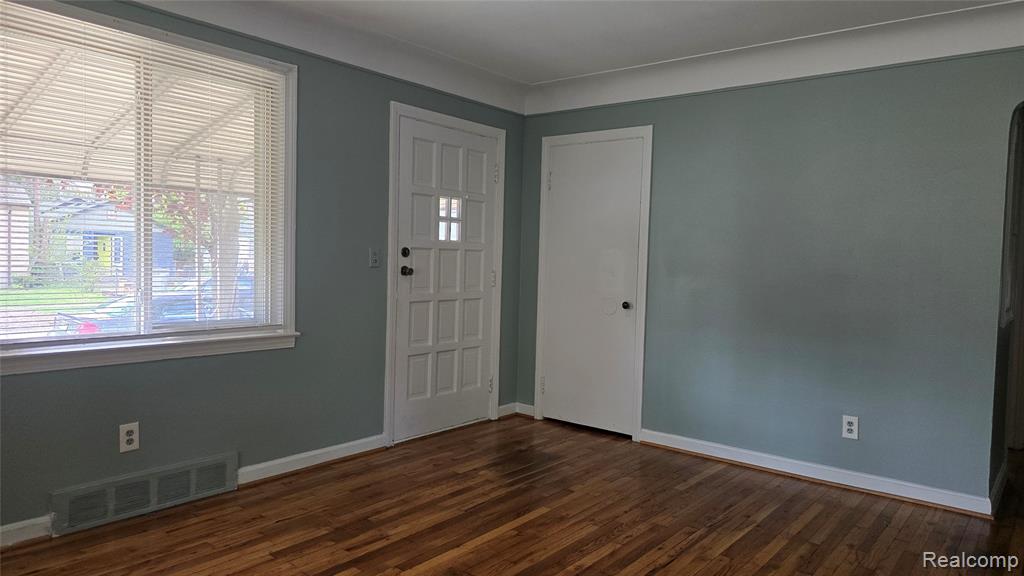 623 E Elza Avenue, Hazel Park, MI 48030 — Photo 3