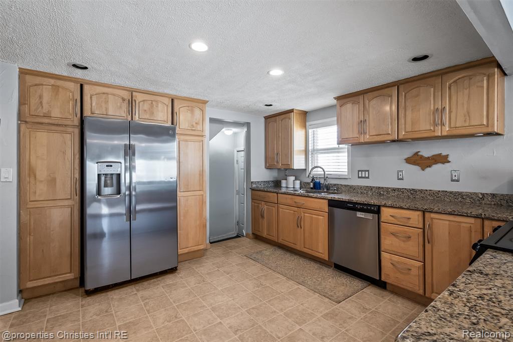68 Highland Avenue, Clawson, MI — Photo 6