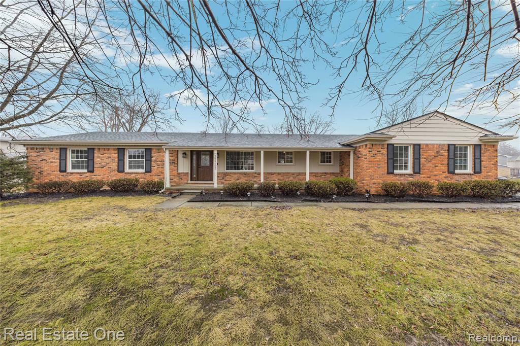 32363 Olde Franklin Drive, Farmington, MI 48334 — front exterior