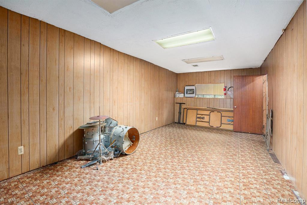18292 James Couzens S, Detroit, MI 48235 — Photo 11
