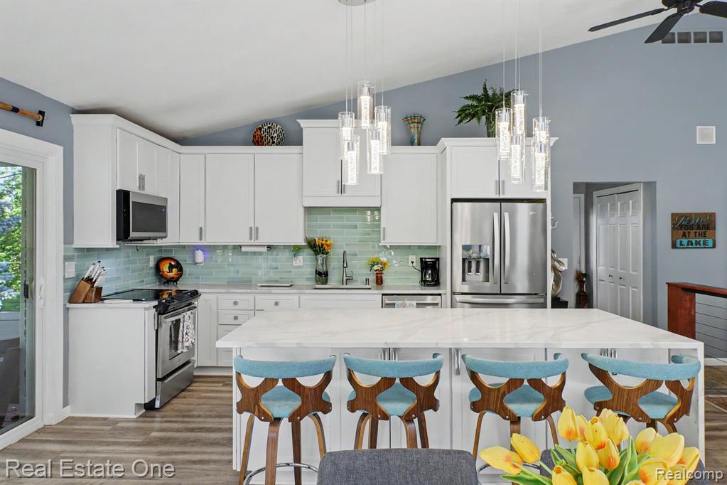 310 Pine Tree Rd Road, Lake Orion, MI 48362 — Photo 9