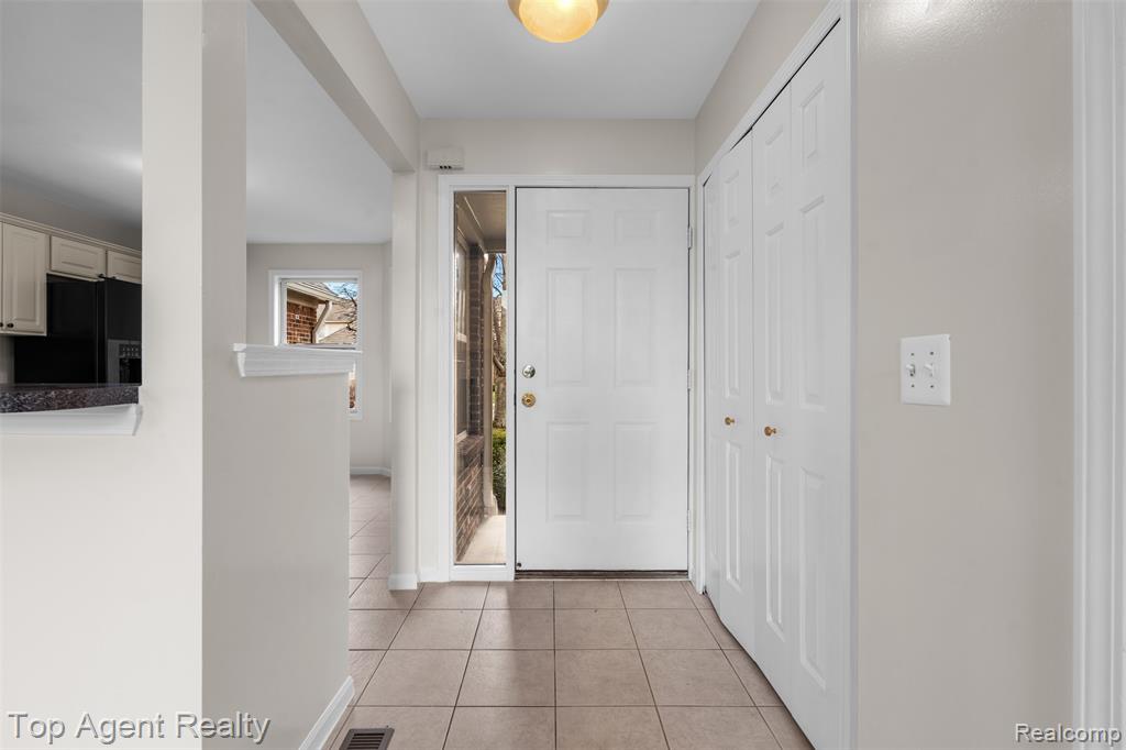 45505 Limerick Drive, Macomb, MI 48044 — Photo 7