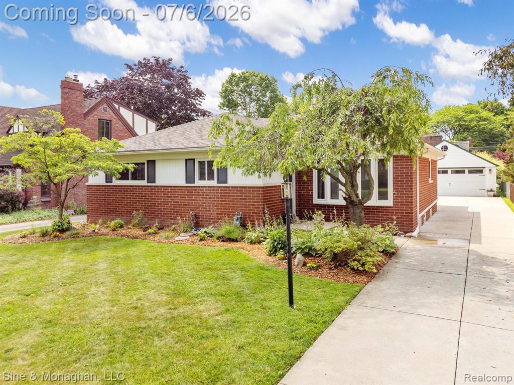 977 ROSLYN Road, Grosse Pointe Woods, MI 48236 — Photo 46