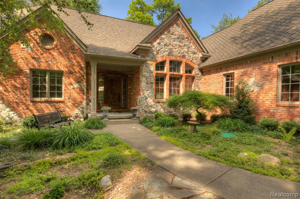 5718 EVERGREEN, Howell, MI 48855 — Photo 2