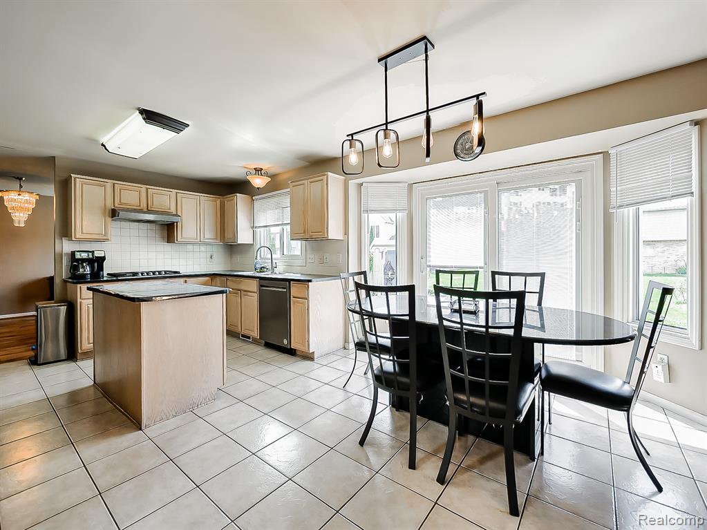 48199 Lafayette Drive, Macomb, MI 48044 — Photo 11