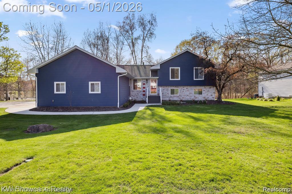 543 Woodland Drive, South Lyon, MI 48178 — front exterior