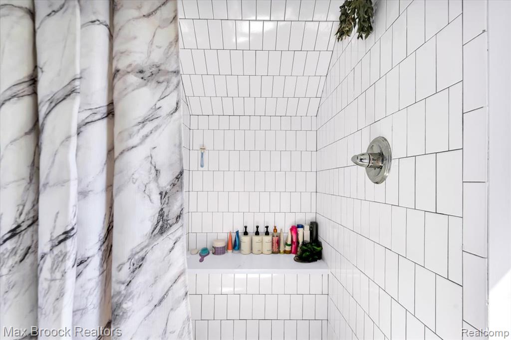 4203 Berkshire Road, Royal Oak, MI 48073 — Photo 24