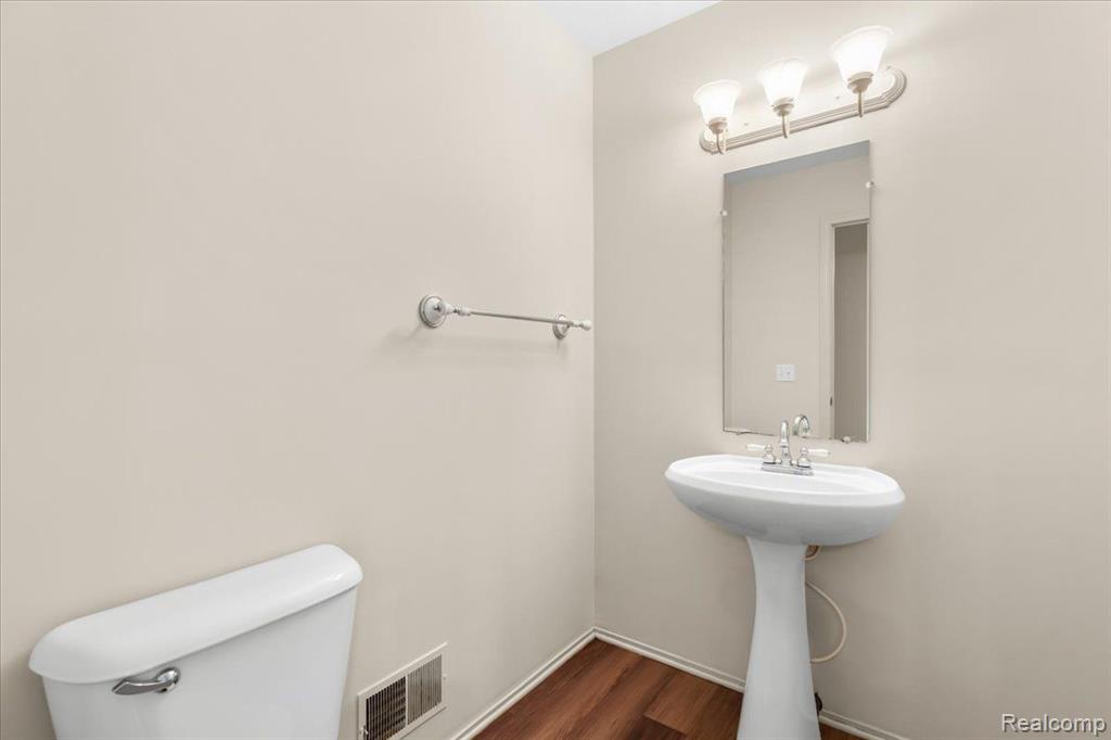 6680 CENTRAL CITY Parkway, Westland, MI — Photo 19