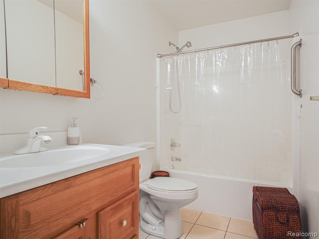 4086 Squire Hill Drive, Flushing, MI 48433 — Photo 16